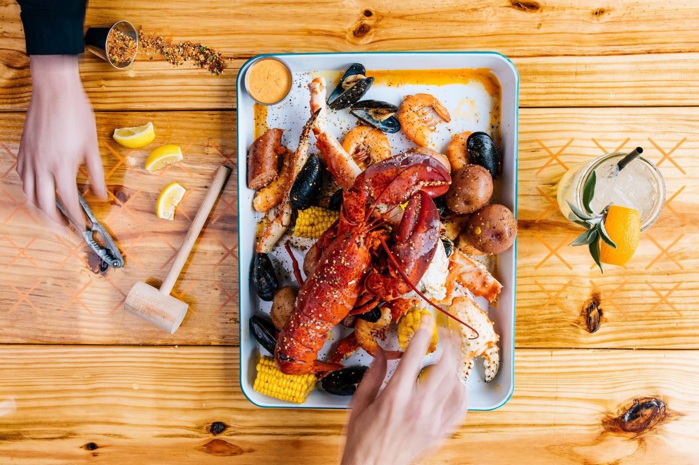 How to eat an oyster