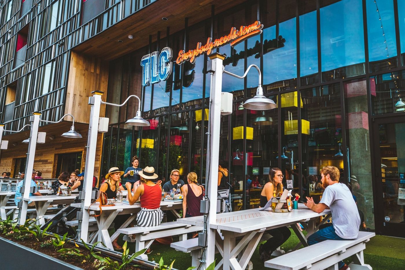 Build-your-own seafood boil at TLC Austin